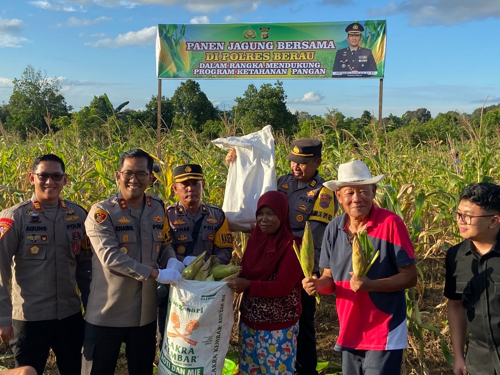 Polres Berau Perkuat Ketahanan Pangan, Kapolres Pimpin Langsung Panen Jagung di Sei Bebanir Bangun