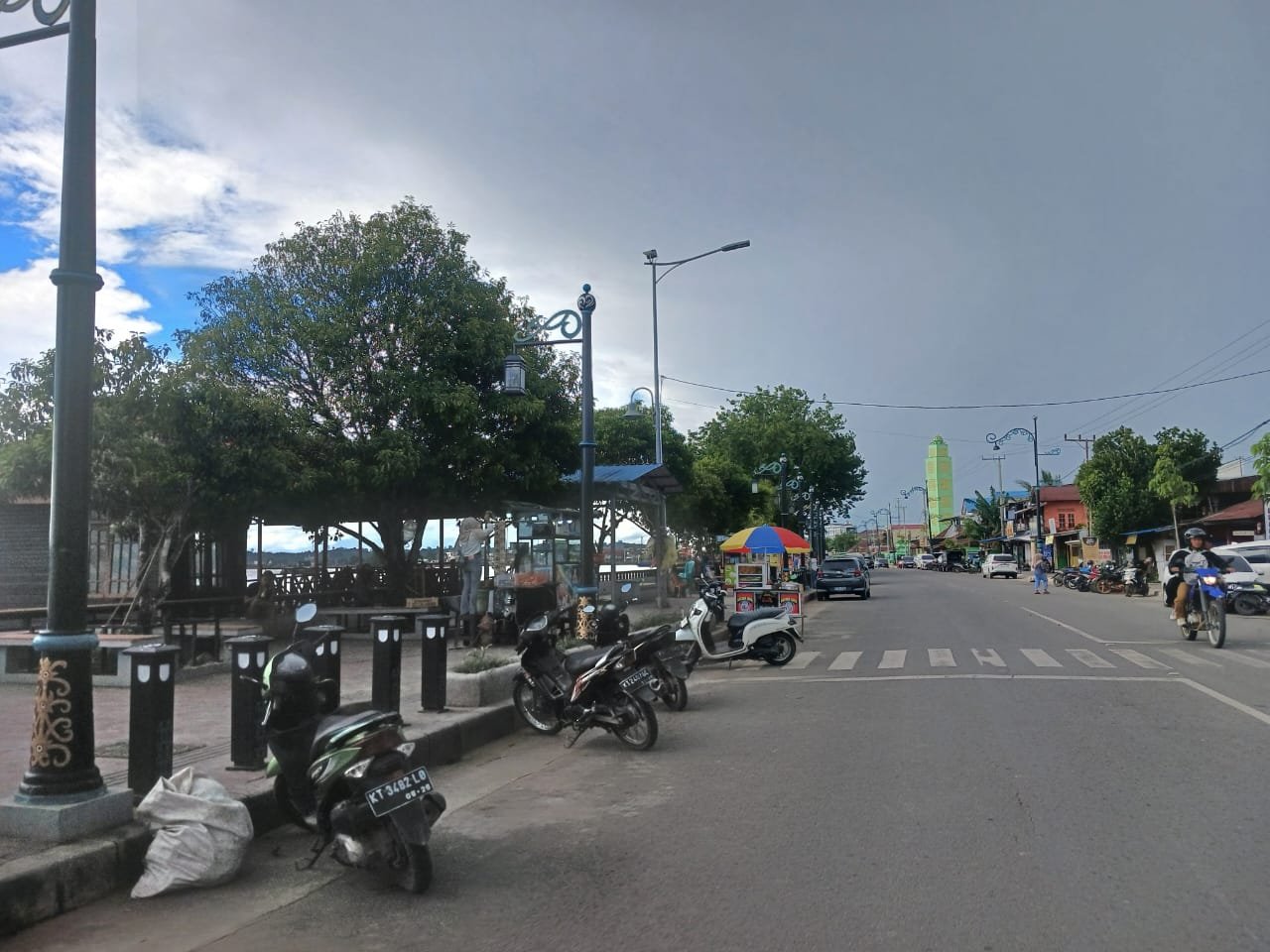 Pedagang Tepian Teratai Berau Hadapi Aturan Baru: Antara Harapan dan Kekhawatiran