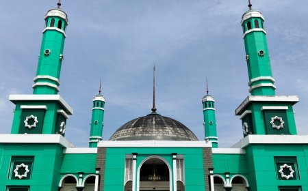Masjid Agung Baitul Hikmah: Landmark Hijau dan Simbol Toleransi di Berau, Kalimantan Timur