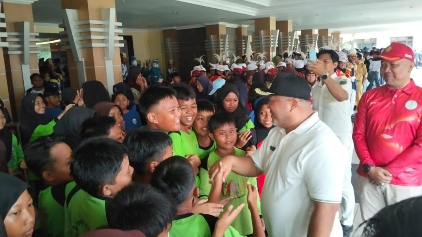 Wakil Bupati Gamalis Dikerumuni Siswa, Momen Hangat Warnai Pembukaan LKBB ke-9