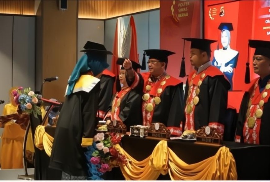 Politek Simas Berau Kukuhkan 72 Lulusan di Wisuda ke-5, Pemkab Titip Pesan Kontribusi untuk Kemajuan Berau