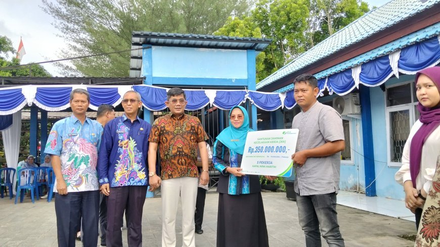 BPJS Ketenagakerjaan Bersama Pemkab Berau Serahkan Santunan JKK Rp350 Juta untuk Nelayan Korban Kapal Mina Maritim