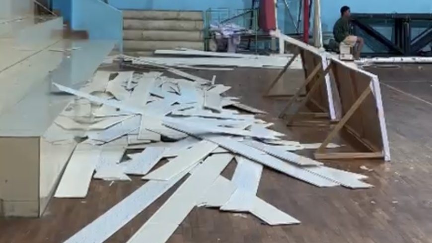 Plafon GOR Berau Runtuh, Penonton Berhasil Menghindar Cepat