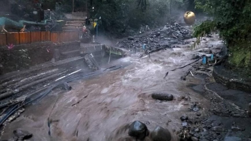 Banjir Bandang Rusak Fasilitas Wisata Guci Tegal, Pancuran 13 Ditutup Sementara