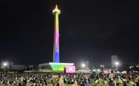 Hujan Tak Surutkan Antusias Warga Berau Sambut Tahun Baru di Monas