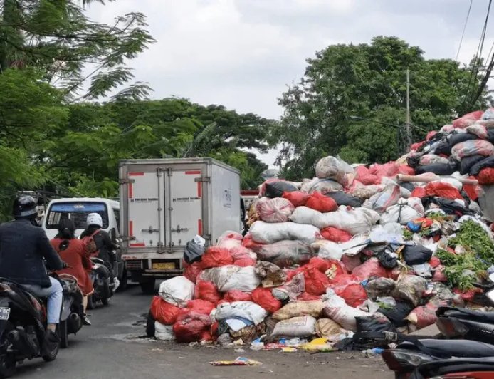 Dilema Sampah Tangsel: Ciputat Tercekik Kemacetan, Serang Pasang Barikade Penolakan