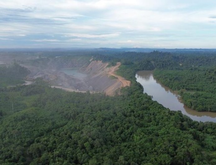 Lubang Tambang Batu Bara Dekat Sungai Kelay Disorot, JATAM Kaltim Nilai Ancaman Bencana Ekologis