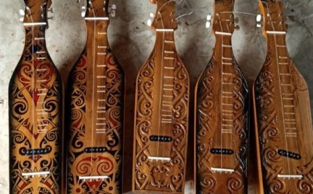 Mengenal Sape, Alat Musik Petik Khas Dayak yang Mendunia