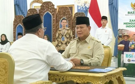 Presiden Bersama Jajaran Kabinet Tunaikan Zakat di Istana, Baznas Himpun Rp3,8 Miliar