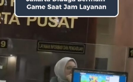 Petugas PTSP PN Jakarta Pusat Diduga Bermain Game Saat Jam Layanan