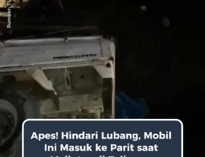 Hindari Lubang Jalan, Mobil Malah Terperosok ke Parit