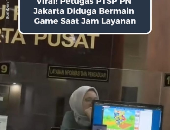 Petugas PTSP PN Jakarta Pusat Diduga Bermain Game Saat Jam Layanan