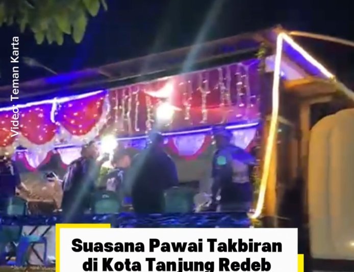 Warga Kabupaten Berau Menggelar Pawai Takbiran keliling