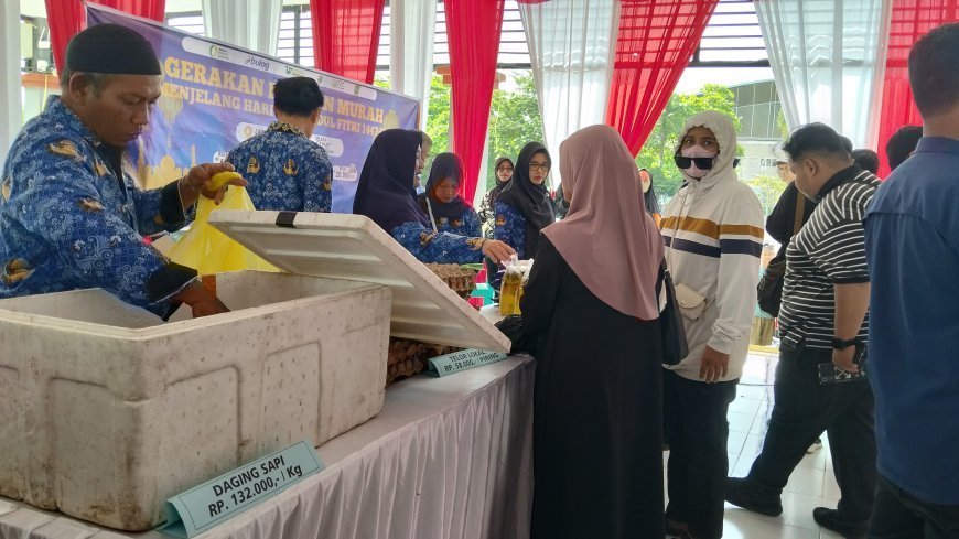 Pasar Murah Tekan Harga, Warga Berau Ramai Serbu Kebutuhan Pokok Jelang Lebaran