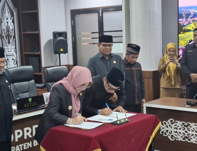 DPRD dan Pemkab Berau Sepakati 8 Raperda Tahun 2026