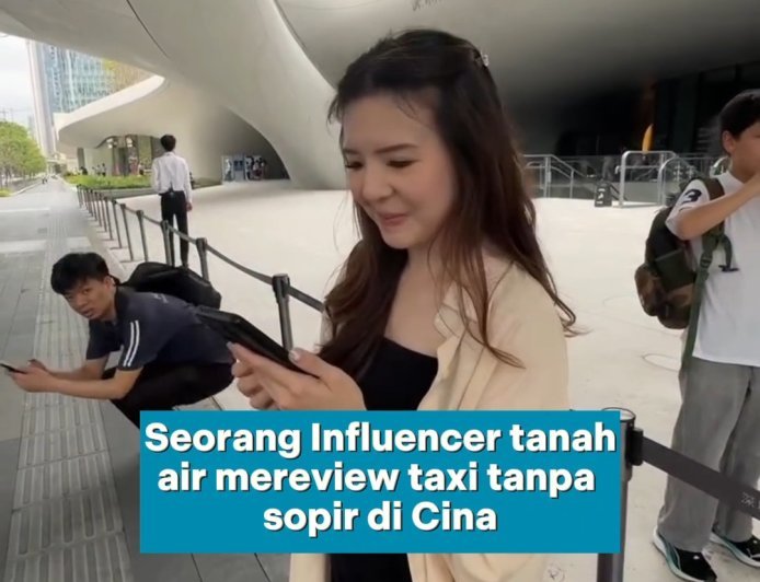 Seorang Influencer Tanah Air Review Naik Taksi Tanpa Sopir di China