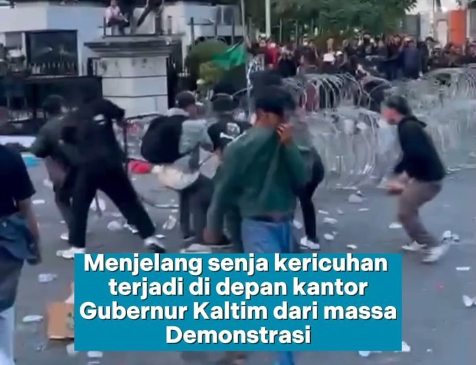 Situasi di depan Kantor Gubernur Kaltim sore ini mulai ricuh
