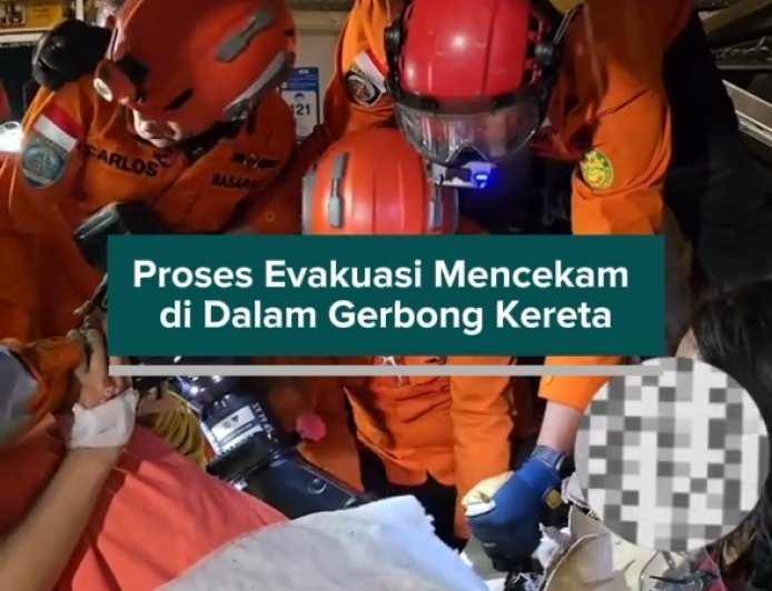 Proses Evakuasi Mencekam di Dalam Gerbong Kereta