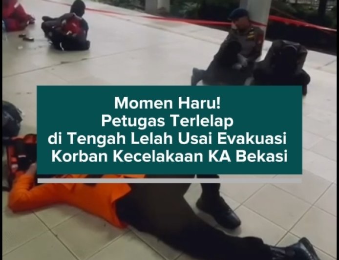 Momen Haru! Petugas Terlelap di Tengah Lelah Usai Evakuasi Korban Kecelakaan KA Bekasi