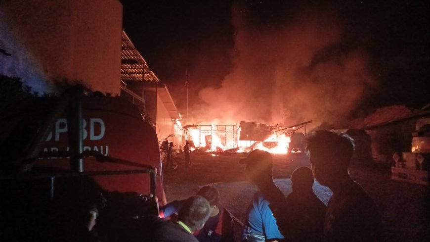 Kantor PT Tumbun Surya di Gunung Tabur Ludes Terbakar, Diduga Akibat Korsleting Listrik