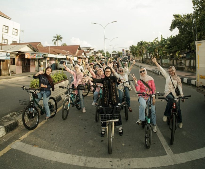 Peringati Hari Kartini, Komunitas Abissia Bike Gelar Gowes WACANA Berkebaya