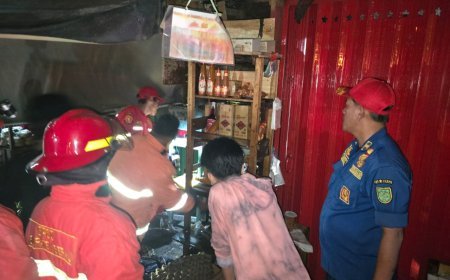 Warung Sayur di Jalan Milono Terbakar, Damkar Berhasil Cegah Api Merembet