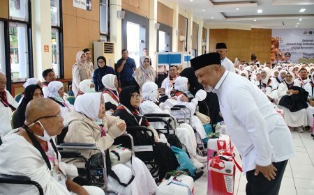 Lepas Jemaah Haji Berau, Gamalis Ingatkan Kesiapan Fisik Hadapi Cuaca Arab Saudi