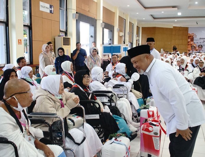 Lepas Jemaah Haji Berau, Gamalis Ingatkan Kesiapan Fisik Hadapi Cuaca Arab Saudi