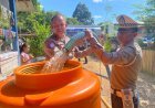 Polres Berau Gelar Bakti Sosial, Bagikan Air Bersih Ke Warga Gunung Tabur
