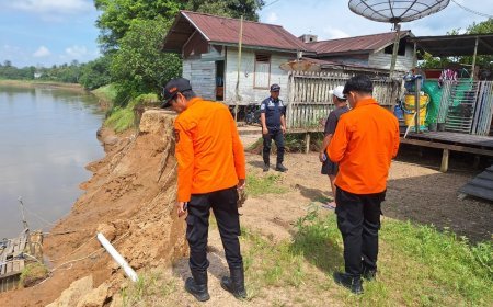 Longsor di Bantaran Sungai Kampung Tumbuh Melayu, Puluhan Rumah Warga Terancam