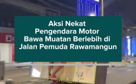 Aksi Nekat Pengendara Motor Bawa Muatan Berlebih di Jalan Pemuda Rawamangun