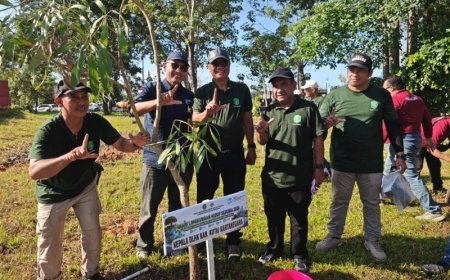 Atasi Krisis Iklim, Pemkab Kukar  Tanam Puluhan Pohon di Taman Pujasera