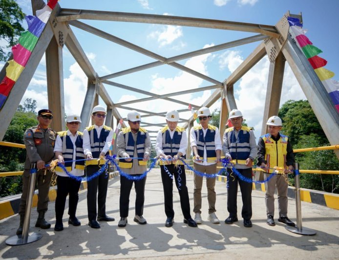 ​Dobrak Isolasi Geografis, Pemkab Paser Resmikan Jembatan Permanen Sei Kasungai di Desa Terpencil