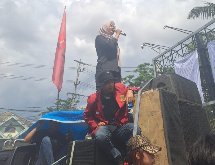 Aliansi Rakyat Kaltim Geram, Rapat Paripurna Hak Angket DPRD Ditunda