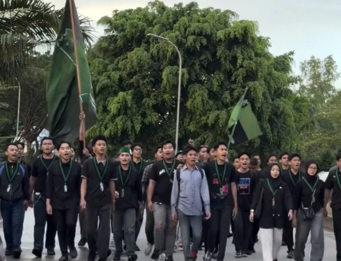 HMI Cabang Samarinda Bergabung dalam Aksi GERAM, Suarakan Lima Tuntutan Rakyat di Simpang Jembatan Mahakam