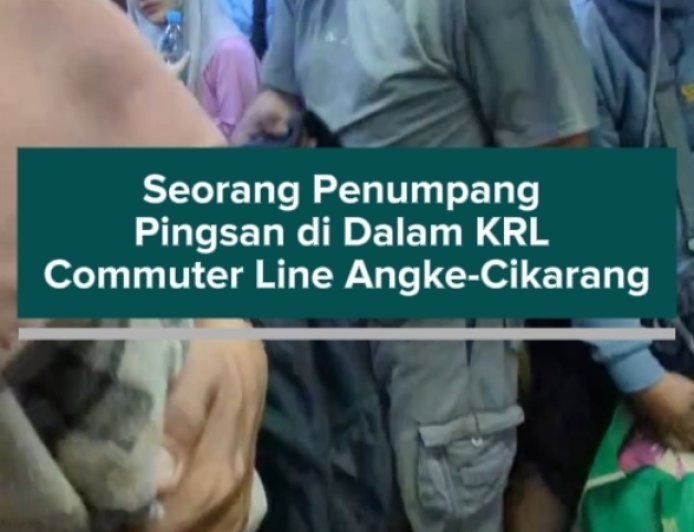 Seorang Penumpang Pingsan di Dalam KRL Commuter Line Angke-Cikarang