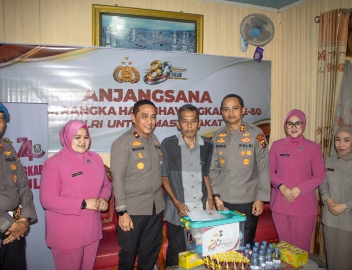 Polres Berau Gelar Bakti Sosial, Salurkan Bantuan Sembako ke Masyarakat