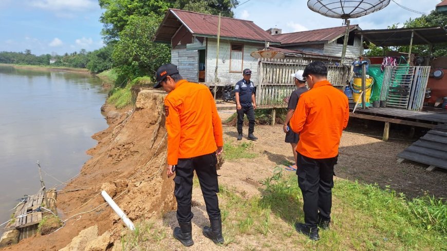 Longsor di Bantaran Sungai Kampung Tumbuh Melayu, Puluhan Rumah Warga Terancam