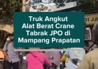 Truk Angkut Alat Berat Crane Tabrak JPO di Mampang Prapatan