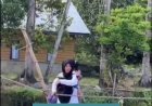 Guru Ini Rela Bertaruh Nyawa Demi Muridnya, Akses Sekolah Bikin Miris