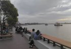 Terapi Senja di Tepian Teratai: Tempat Warga Berau Melepas Penat dan Merajut Inspirasi