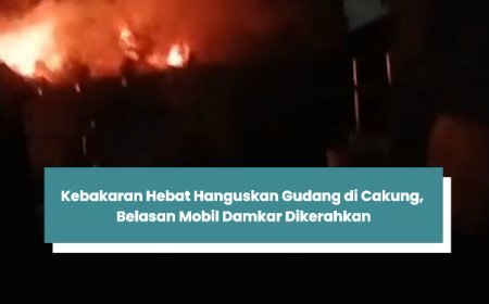 Kebakaran Hebat Hanguskan Gudang di Cakung, Belasan Mobil Damkar Dikerahkan
