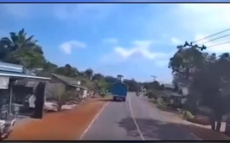 Dashcam Rekam Detik-Detik Truk Terguling, Ibu dan Anak Tewas Tertimpa