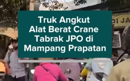 Truk Angkut Alat Berat Crane Tabrak JPO di Mampang Prapatan