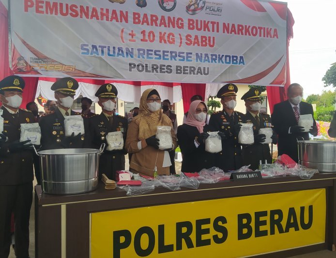 Momentum Hari Bhayangkara Ke-80, Polres Berau Musnahkan Barang Bukti Sabu