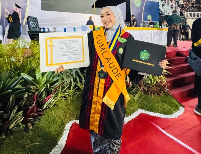 Raih Predikat Lulusan Terbaik S2 Unmul, Ayu Buktikan Perempuan Tetap Bisa Berprestasi di Tengah Beragam Peran