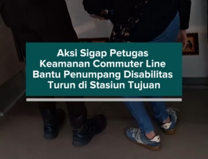 Aksi Sigap Petugas Keamanan Commuter Line Bantu Penumpang Disabilitas Turun di Stasiun Tujuan