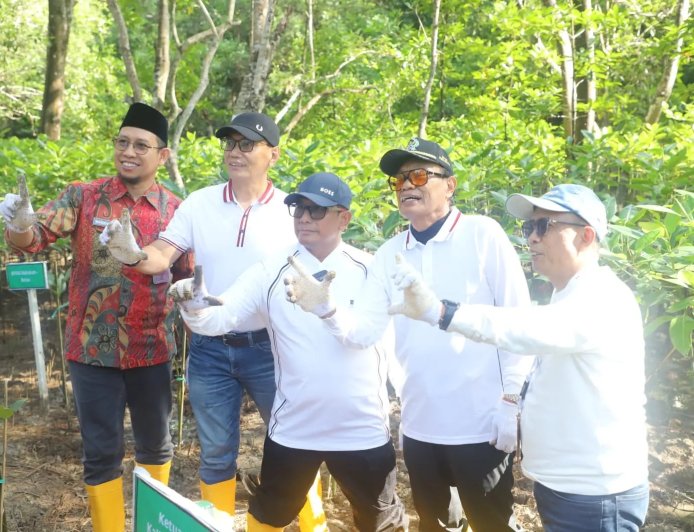 Peringati Hari Mangrove Sedunia 2026, Pemprov Kaltim Tanam 12 Ribu Bibit Pesisir di Balikpapan