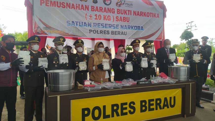 Momentum Hari Bhayangkara Ke-80, Polres Berau Musnahkan Barang Bukti Sabu
