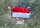 Nasionalisme dari Bawah Laut: Berau Divers Kibarkan Merah Putih dan Tanam Karang di Maratua